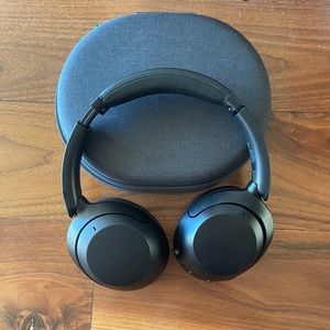Sony Noise Cancelling Headphones (WH-XB910N) LIKE NEW
